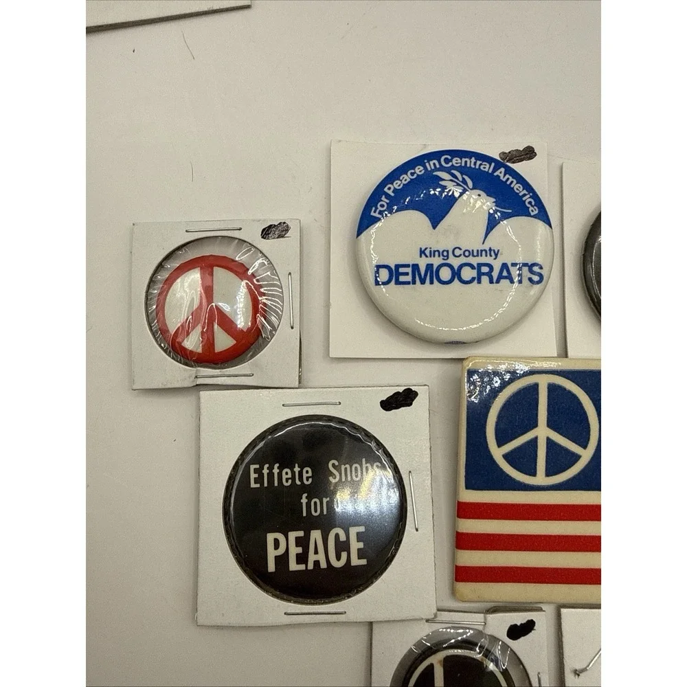 Lot of Vintage Political Pins 1950-1970 Anti Vietnam. Pro Peace. America. Democr